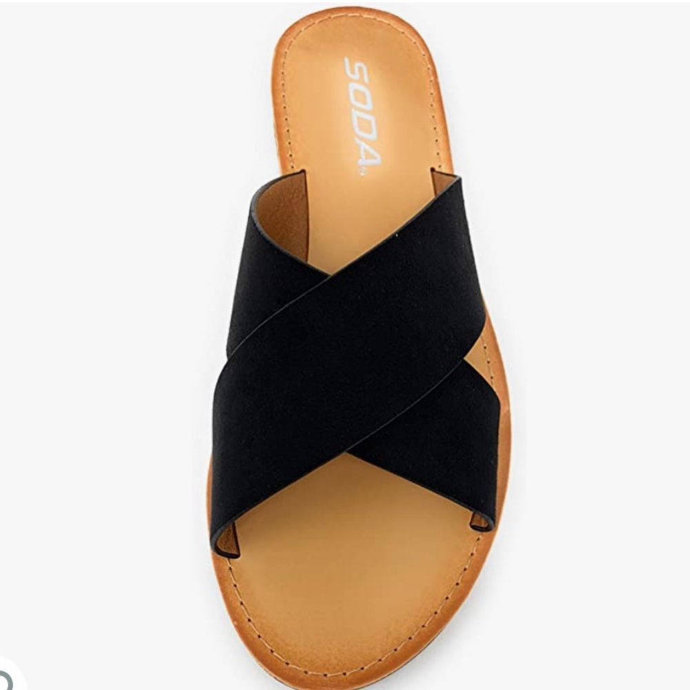 Cross over strap sandals